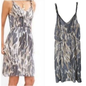 💥BANANA REPUBLIC Silk Twisted Strap Gray Cream Feather Print Mini Dress 12